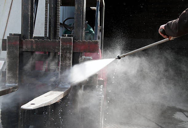 Best Sidewalk Pressure Washing  in Thief River Falls, MN